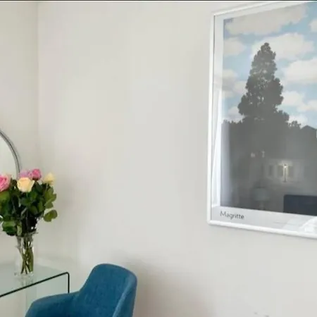 Modern 2 Bedroom - View Montreux