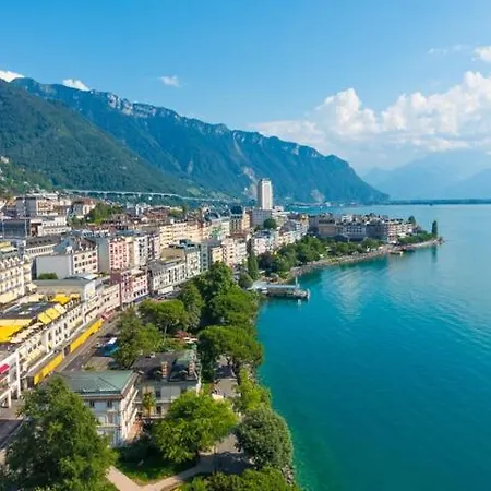 Modern 2 Bedroom - View Montreux