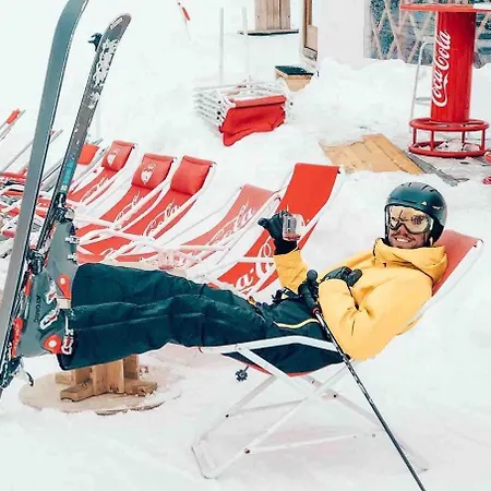 Modern 2 Bedroom - View Montreux