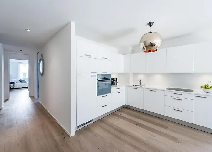 Modern 2 Bedroom - View Монтрё