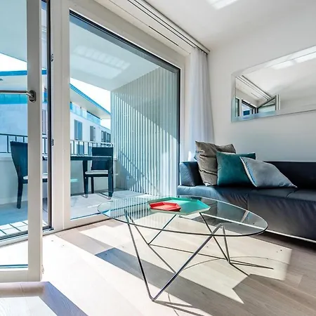 Modern 2 Bedroom - View Apartment Montreux