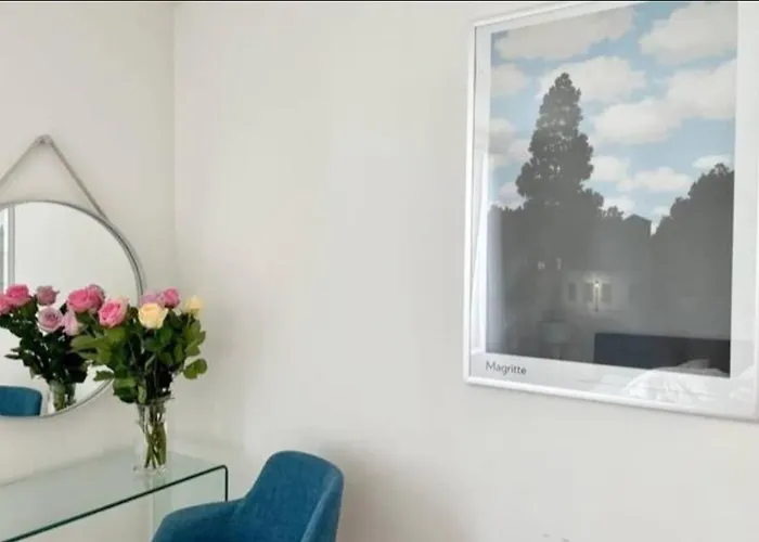 Modern 2 Bedroom - View Montreux